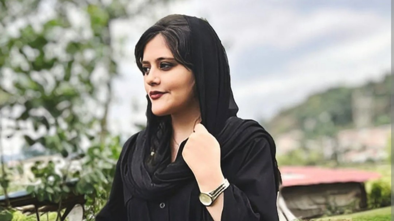 Masha Amini'den sonra İran Kürtleri bundan böyle bizim tek bir kadınımızın daha başına bir şey gelirse biz de sizden üç adamı öldürürüz. dediler. Bu söylem biz kadınlar için çok cesaret vericiydi.